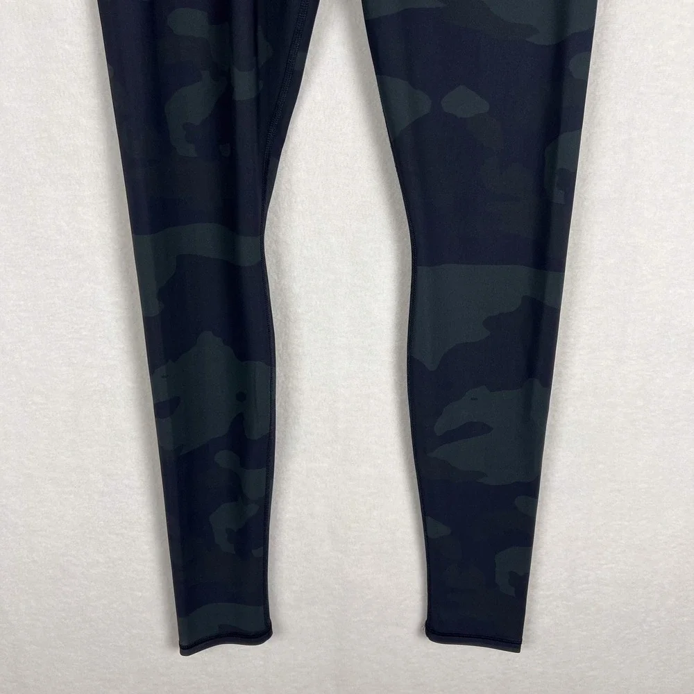 Alo Yoga Vapor High Waist Leggings in Hunter Camo Size Medium